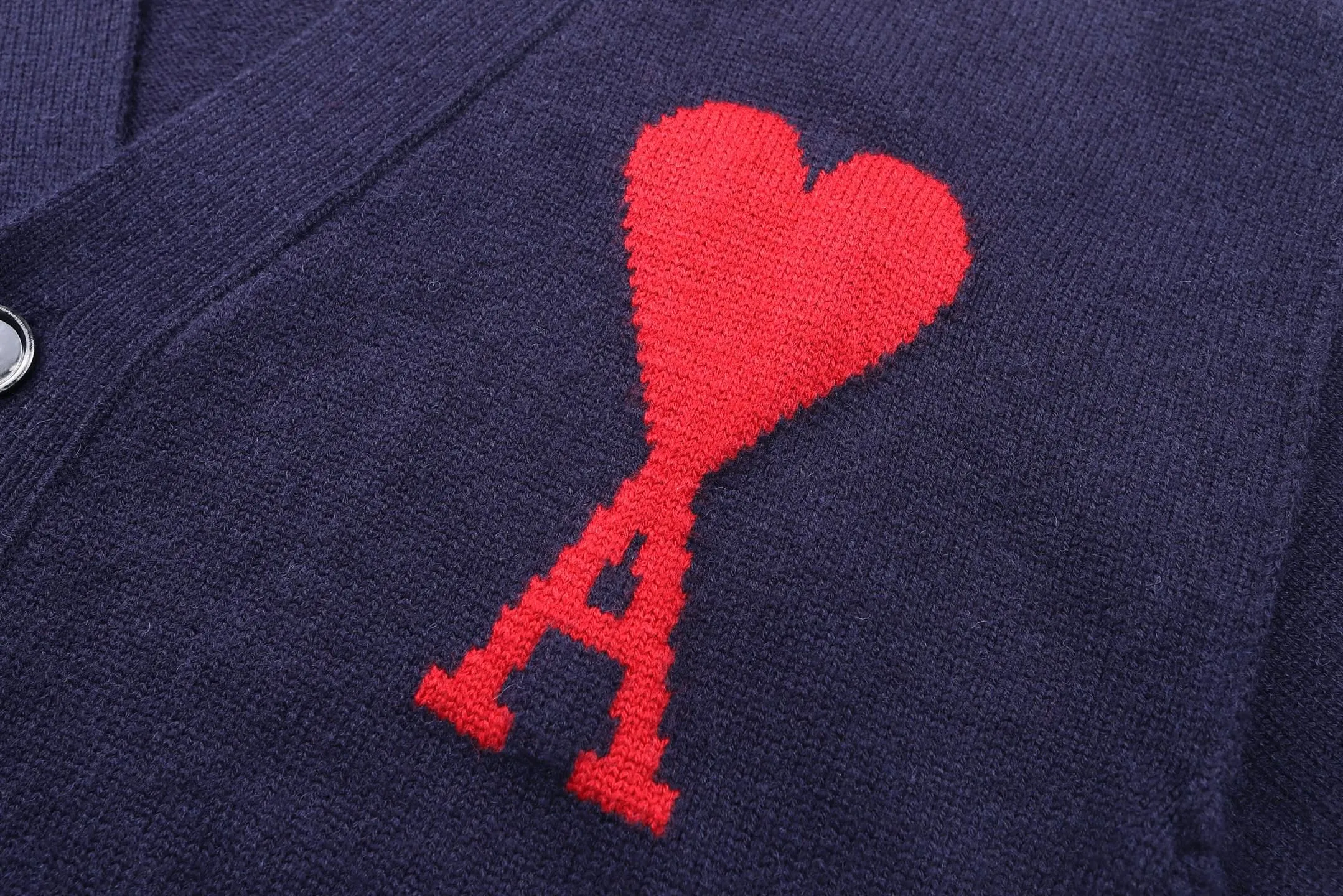 🔥P255💰Ami Paris 26FWRed Love ADC Wool Cardigan Jacket Authentic 4900 purchased and developed, cashmere cotton blended wool, using Japan (SHIMA SEIKI) 5 knitting machine, wool jacquard, wool enzyme washing, customized 1:1 horn buckle, customized 1:1 trademark, loose version Size: S M L XL